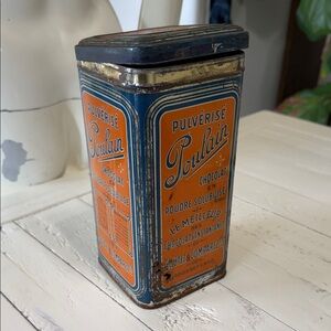 🍄Vintage Poulain Chocolate Tin